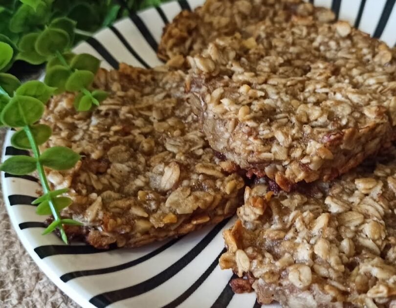 Eat cookies and lose weight  Banana and oatmeal delight ! Simple cookies recipe for weight lose.